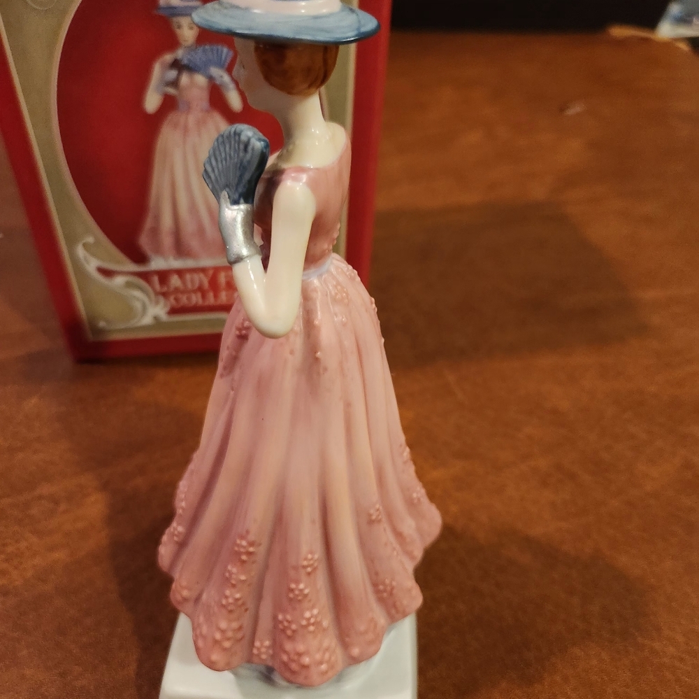 Coca Cola Lady Figurine in Pink Dress - Picture 6 of 10